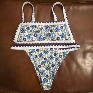 blue pattern bikini! super cute! excellent condition!